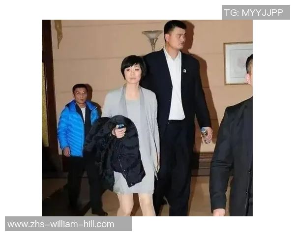 姚明携家人重返休斯顿与火箭老板会面15岁女儿身高引发热议